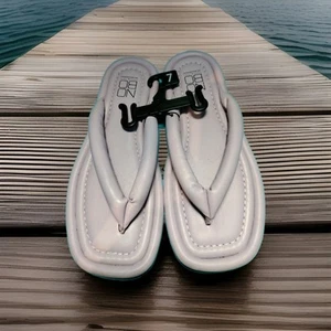 No Boundaries Damengröße 7 bauschige Riemen-Flip-Flop-Sandalen Schuhe • Lavendel - Bild 1 von 5