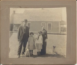 PORTRAIT OF FAMILY IN THE COUNTRY W/ TWO ADORABLE DOGS - Picture 1 of 1