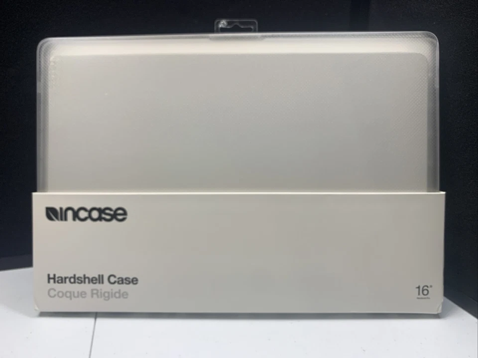 Incase Protective Hard Shell Case MacBook Pro 16" Clear