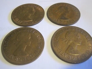 Gran Bretagna One Penny Queen Elizabeth II lotto di 4 MONETE TUTTE DEL 1967 - Foto 1 di 2