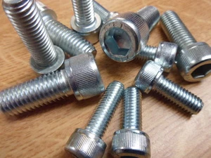 100 No, M3 x 40mm, Cap Head, Socket Screws, BZP, DIN 912 ( BS 4168 ) GRADE 12.9 - Picture 1 of 5