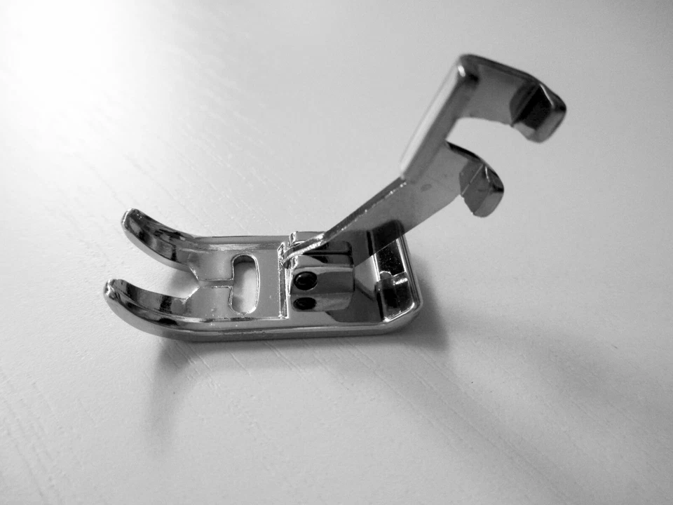 Slant Needle Zig Zag Presser Foot 172075 Designed to Fit Singer