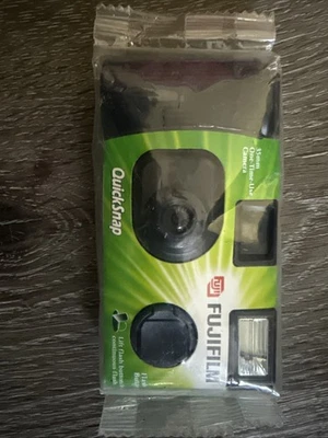 Fujifilm QuickSnap Flash 400 35mm Compact Single-Use Camera - Image 1 of 3