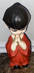 "Figura de niño coro de oración de cerámica pintada a mano de colección capa roja de 10"" de alto sagrada" - Imagen 1 de 3