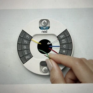 CZĘŚĆ: Google Nest Learning Termostat Podstawa drutu: pasuje do WSZYSTKICH ZESTAWÓW 3. generacji - Zdjęcie 1 z 3