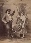 c1865 Photographe anonyme couple en costume traditionnel rgionalisme folklore
