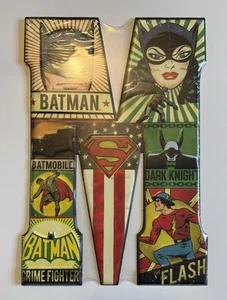 Letrero de metal original de DC Comics letra M 6,8”x 10” Batman Catwoman Superman Flash - Imagen 1 de 5