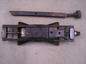 Corvette 1973 Jack and Handle Dated 2K in Good Condition - Picture 1 of 7