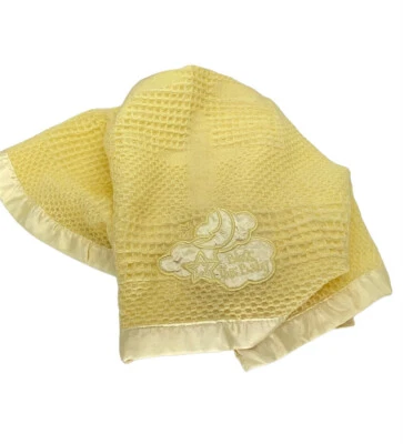 Manta para bebé Kidget amarilla gofre borde satinado bendice a este bebé bordada Blankie Foto 1 de 4