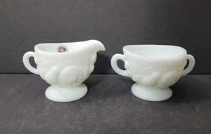 Westmoreland Milk Glass Cream and Sugar Set-Raised Fruit Pattern-Excellent Cond. - Imagen 1 de 8