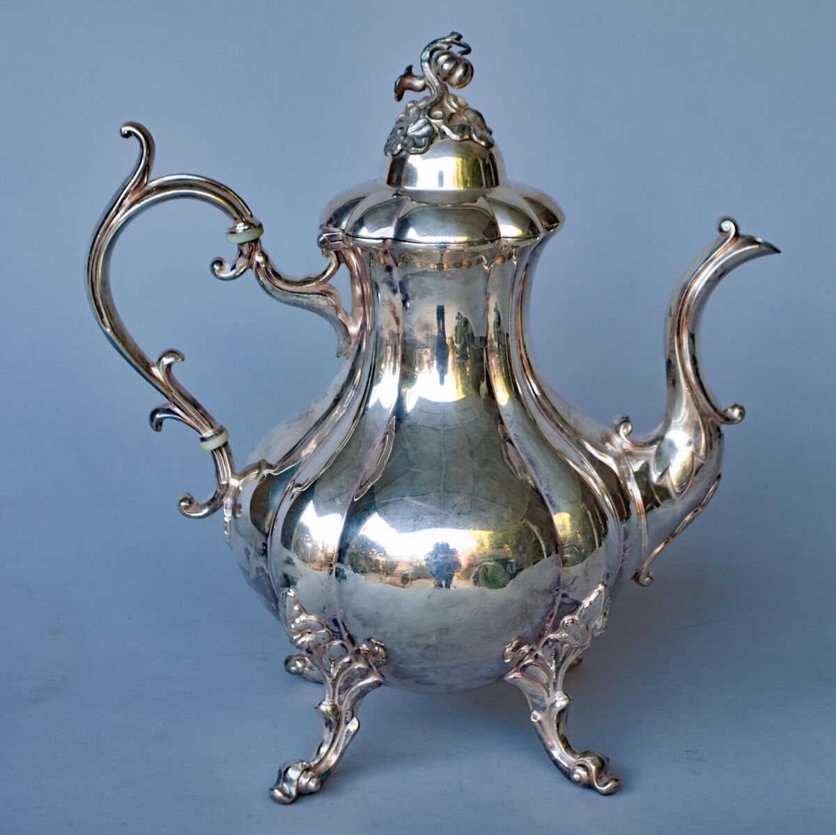 Reed & Barton Antique US Silver-Plated Teapots, Coffee Pots Reed & Barton Antique US Silver-Plated Teapots, Coffee Pots