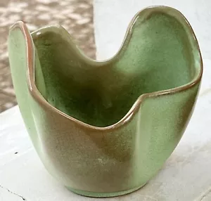 Jarrón Frankoma Free Form F29 verde pradera en arcilla roja ADA, posterior a 1954 - Imagen 1 de 10