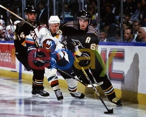 Jaromir Jagr vs Islanders Pittsburgh Penguins 8x10 Vintage NHL Hockey Photo - Picture 1 of 1