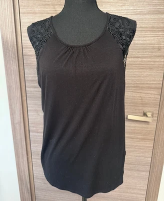 Top negro sin mangas H&M para mujer talla mediana encaje crochet hombro suave elástico Foto 1 de 4