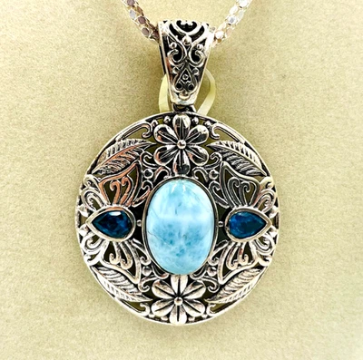 Colgante Larimer de plata de ley con cadena Foto 1 de 4