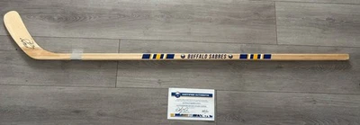 Palo de hockey tamaño completo firmado por Dylan Cozens Buffalo Sabres certificado de autenticidad 💎 Foto 1 de 3