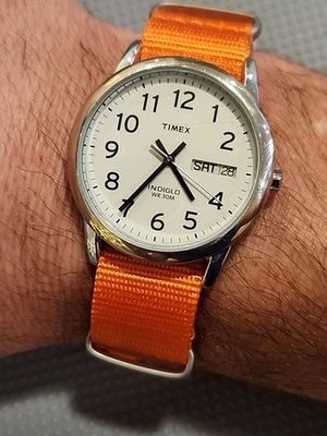 Reloj de cuarzo Timex Indiglo Field Day Date para hombre. Batería nueva y banda Maratac Zulu Foto 1 de 4