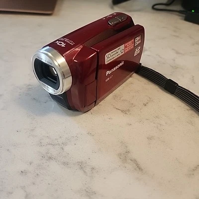 Parts/repair Panasonic SDR-S7 10x Optical Video Camera w/ Battery, No Charger - Image 1 of 4