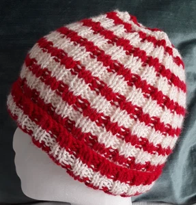 Beanie Mütze, handgestrickt, one size, rot und creme - Bild 1 von 1