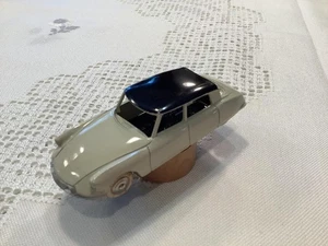 French-made DINKY TOYS CITROEN DS19 minicar #PFIVLF - Picture 1 of 7