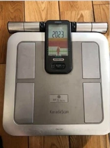 Composición y escala del cuerpo escaneado Omron HBF-375 KARADA usado con entrega rápida - Imagen 1 de 3