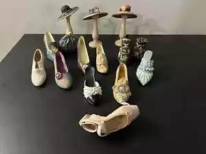 Lot of 10 Mini Shoes 2 Bags 3 Hats w/ Stands "Just the Right Shoe & Raine" - Picture 1 of 19