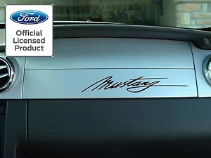 Ford Mustang Logo Dash Script Vinyl Accent Decal Signature Sticker - Foto 1 di 3