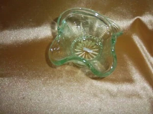 Vintage Green Glass Basket Candy Dish - Picture 1 of 4