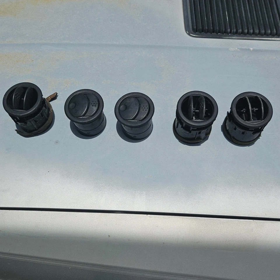 MITSUBISHI ECLIPSE DASH AIR VENTS SET 2000-2005 - Imagem 1 de 1