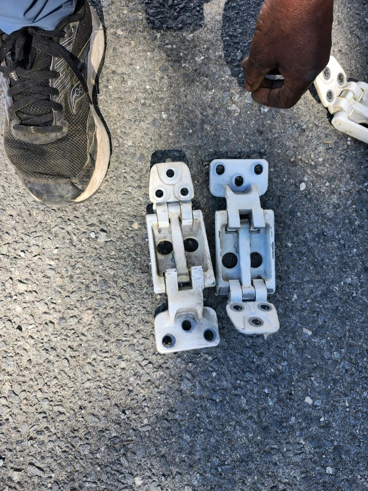 Nissan NV1500 NV2500 NV3500 2012-2021 PUERTA TRASERA 2 BISAGRAS IZQUIERDA  Foto 1 de 1