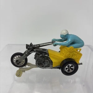 Hot Wheels Rrrumblers Choppin Chariot Yellow W/ Lt Blue Rider & Guide 1971 - Picture 1 of 13