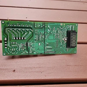 GE MIKROWELLENSTEUERPLATINE MIT WEISSER LED QAS VON EINEM KRATZGERÄT ENTFERNT. ES HAT - Bild 1 von 4