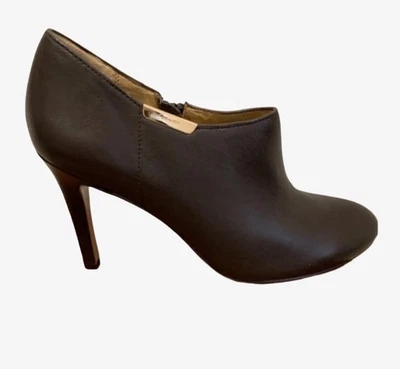Botas femininas Coach tamanho 8,5 B salto Seneca couro marrom chocolate - Imagem 1 de 4