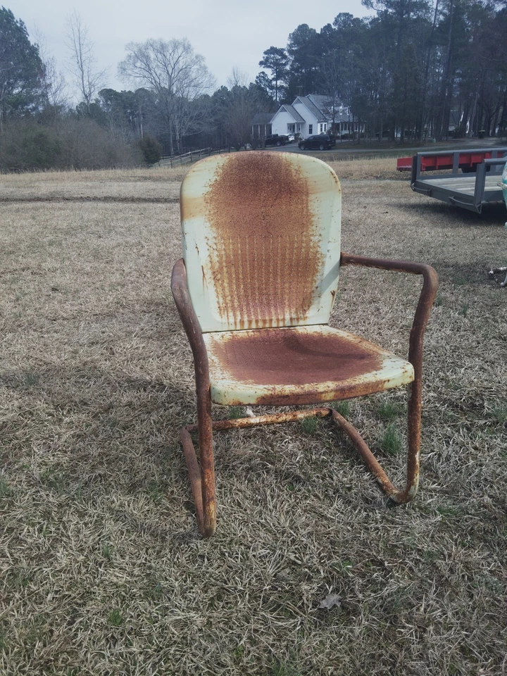 Juego de sillas de césped vintage de metal Arvin Dot (2 sillas por pedido) Foto 1 de 4