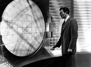 (2) 8x10 Prints Michael Rennie The Day the Earth Stood Still 1951 #MR33 - Picture 1 of 2