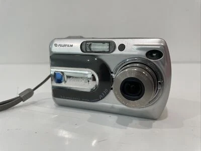 Fujifilm FinePix A Series A330 3.2MP Digital Camera - Silver - Image 1 of 4