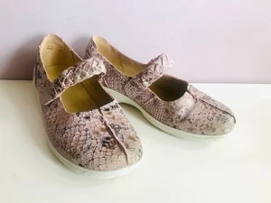 Womens HOTTER 5 - 38 Pink Snakeskin Mary Jane Adjustable Strap Comfort Shoes - Picture 1 of 5