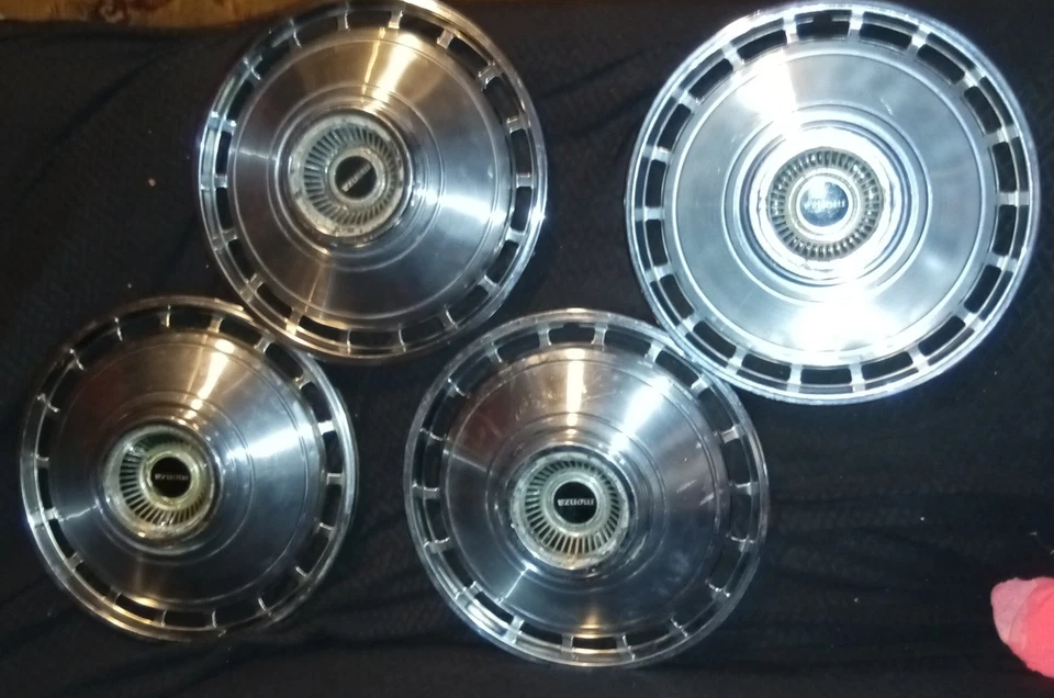 (4) Cubierta de rueda tapacubos de 12 ranuras Chevrolet Chevy Monza 13" se adapta a 75 76 77 78 79 80 Foto 1 de 4