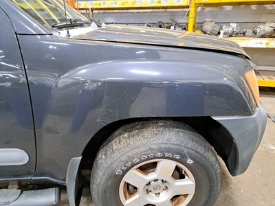2005 Xterra Right Passenger Side Fender Color: Gray K26 - Imagem 1 de 4