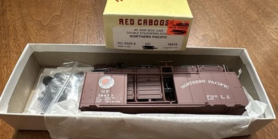 Red Caboose HO Kit #RC-8529-8 40’ AAR Box Car Northern Pacific 38433 NY - Image 1 of 4