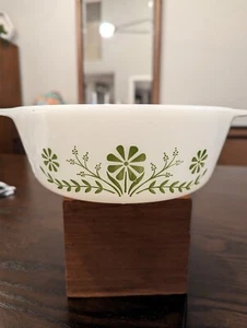 Vintage Glasbake Milk Glass Green Daisy 1 1/2 Quart Dish with Handles J2600 - Picture 1 of 4