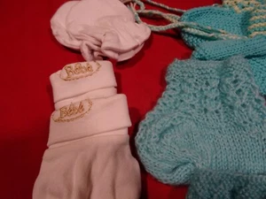 tricoté main layette naissance 0/3mois blanc, vert émeraude mouffles et chausso - Imagen 1 de 3
