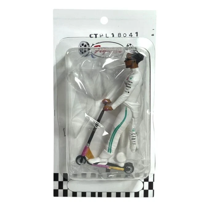 Action Figure Catrix 1/18 Mercedes AMG Petronas Lewis Hamilton Skate Scooter ... - Immagine 1 di 1