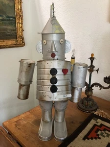 DE COLECCIÓN HECHO A MANO VAGABUNDO ARTE POPULAR LATA HOMBRE ENCONTRÓ SU CORAZÓN ESCULTURA 25" - Imagen 1 de 16
