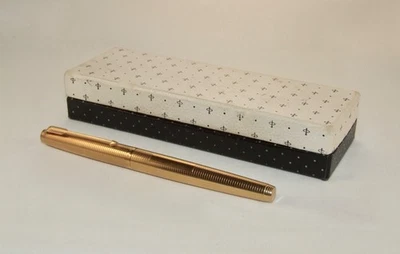 PLUMA ESTILOGRÁFICA PARKER 75 MK1 VINTAGE LLENA DE ORO 14K - PATRÓN CUADRADO - CASI NUEVA Y EN CAJA Foto 1 de 4