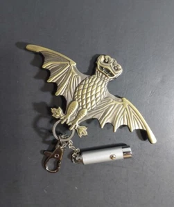 Disney Haunted Mansion Fledermaus Schwarzlicht Decoder O-Pin Haus Schlüsselband - Bild 1 von 4