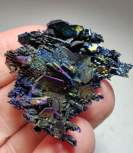Silicon Carbide crystals (Carborundum), iridescent. Man made. 4 cm. Video. - Picture 1 of 7