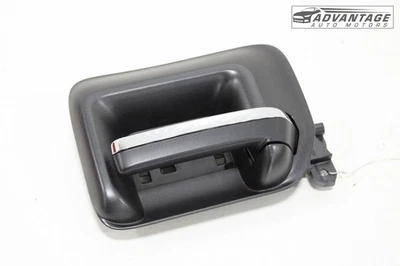 2019 CHEVROLET SILVERADO 1500 LD ДВОЙНАЯ КАБИНА ЗАДНЯЯ ПРАВАЯ ВНУТРЕННЯЯ ДВЕРНАЯ РУЧКА OEM - Изображение 1 из 4