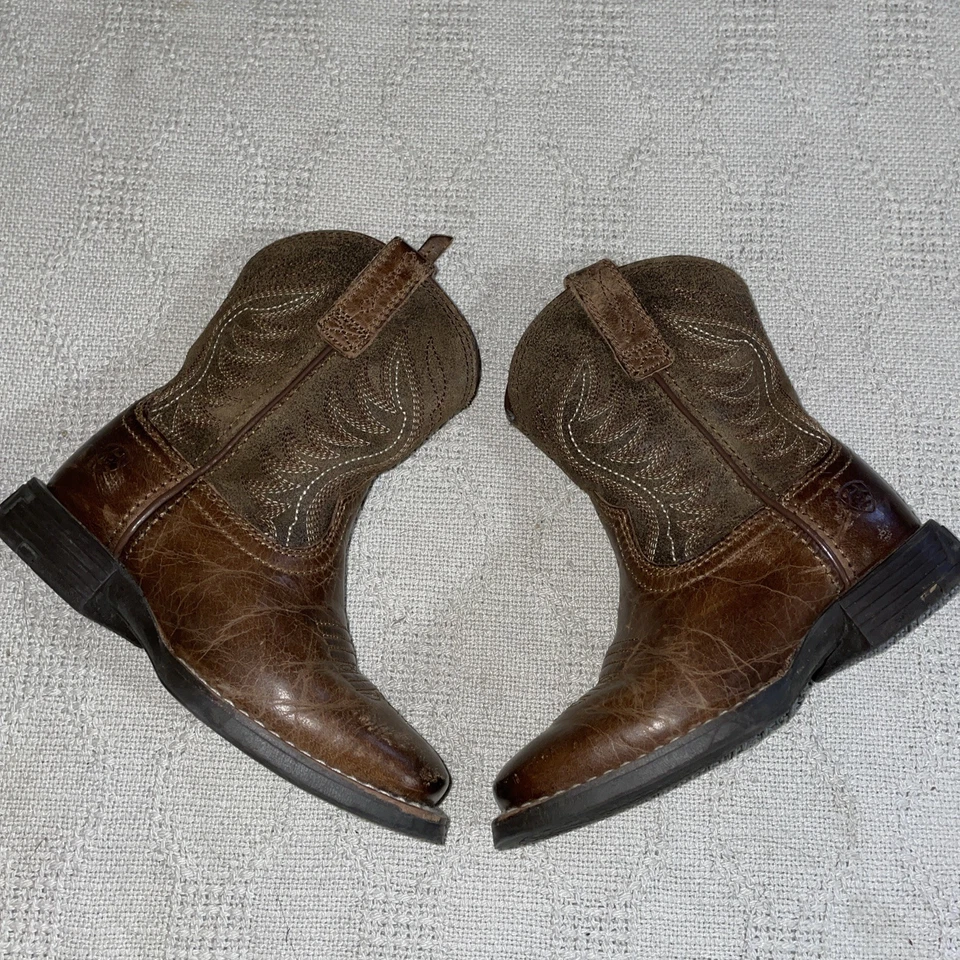 Botas occidentales Ariat para niños talla 8 M cuero marrón resistentes al aire libre  Foto 1 de 4