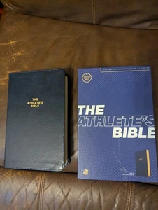 CSB Athletes Bible - Navy LeatherTouch, Red Letter Edition With Daily Devotions - Bild 1 von 2